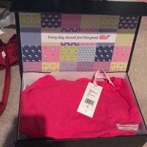 Vineyard vine NEVER WORN limited edition shirt